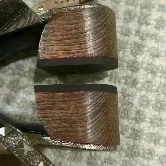 VANELi Chimba Open-toe Wide- Strap Silver Sandals- 7 1/2 - Picture 7 of 10